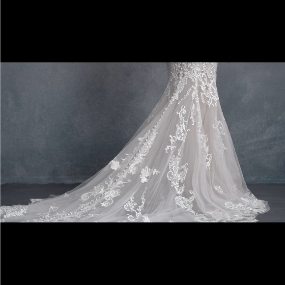 Beautiful Couture Wedding Dress show stopper - Picture 5 of 5